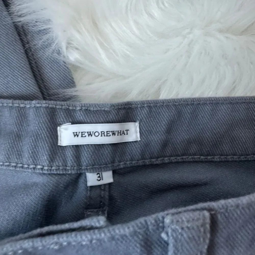 WeWoreWhat NWT Grey Baby Boot High Rise Boot Cut Jeans Sz 31‎